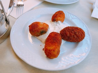 1541973095223.jpg